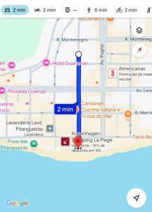 a screenshot of google maps with a blue arrow at Suíte 05 • Praia das Pitangueiras in Guarujá