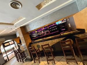 Area lounge atau bar di Tiznit Hotel