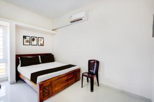 Ein Bett oder Betten in einem Zimmer der Unterkunft Super Collection O Sholinganallur Chennai Formerly Nimalan Residenc