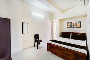 Ein Bett oder Betten in einem Zimmer der Unterkunft Super Collection O Sholinganallur Chennai Formerly Nimalan Residenc