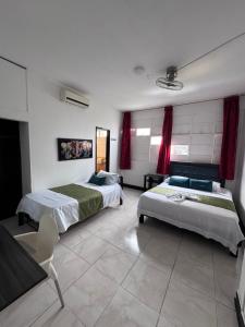 Una cama o camas en una habitación de Hotel Sion Real 19 fotos más