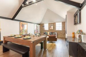 a dining room with a table and a couch at Fun Kemptown Stay with Games Close To Seafront in Brighton & Hove +29 photos