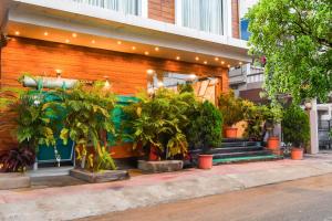 Κήπος έξω από το Super Townhouse Near Marine Drive