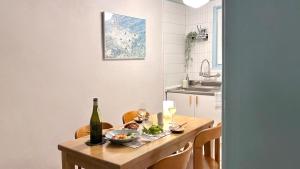 Jídlo v apartmánu nebo okolí + 39 fotografií