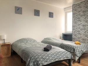 En eller flere senge i et værelse på Gîte Les Embruns De Portsall - 11 P