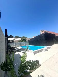 Apartman Crvenka stan na dan内部或周边的泳池
