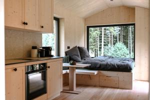 a kitchen with a bed in the middle of a room at Tiny House Urlaub in Ybbsitz