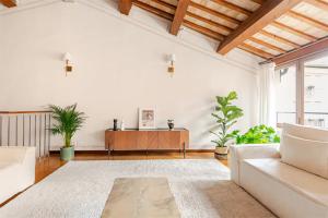 a living room with a couch and a table at Calmaggiore Apartment - Luxury group apartment in Treviso