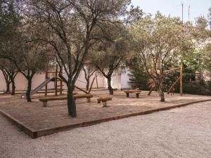 Aed väljaspool majutusasutust wecamp Cadaqués