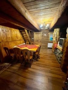 a dining room with a table in a cabin at Cabana Wiarusti in Moieciu de Sus