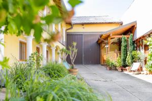 Vonkajšia záhrada v ubytovaní Weingut - Gästezimmer zum Schwalbennest