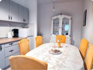 O bucătărie sau chicinetă la Apartment Jardin with free cowered parking