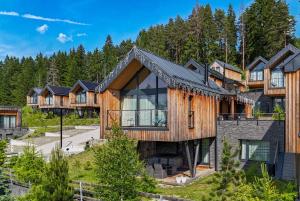 a home in the mountains with a forest at Chalet 4hills, Demänovská Dolina in Liptovský Mikuláš
