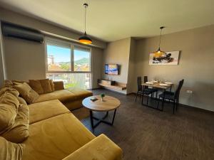 Posezení v ubytování Luxury Central Apartment in Ohrid