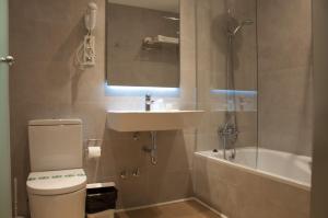 Un baño de Hostal Bcn 46