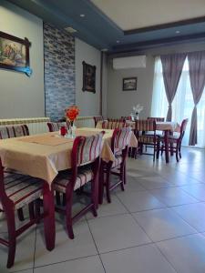 Restaurace v ubytování Sobe restoran Beba + 20 fotografií