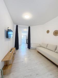 a living room with a couch and a table at Spacieux appartement une chambre in Brussels