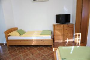 TV o dispositivi per l'intrattenimento presso Rooms & Apartments Pr Matjon