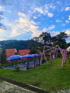 Otroško igrišče poleg nastanitve Ecohotel Java