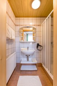 Kúpeľňa v ubytovaní Weingut - Gästezimmer zum Schwalbennest