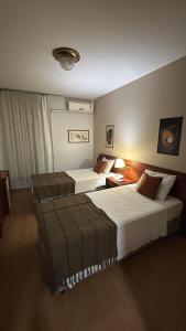 Postel nebo postele na pokoji v ubytování Embaixador Hotel & Centro de Eventos by Fast10 + 94 fotografií