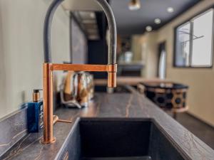 Φωτογραφία από το άλμπουμ του La Suite - Jacuzzi - Hammam στη Γκρενόμπλ +20 φωτογραφίες