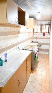 Kuchyň nebo kuchyňský kout v ubytování Tripplejoy Suites