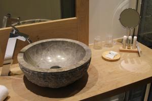 a bathroom with a large bowl sink on a counter at Villa Toscane 2 in Marciac
