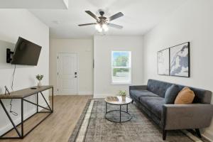 a living room with a couch and a ceiling fan at Arte Luxury Townhomes B1 I Comfy 2 Bed 25 Bath in Oak Grove