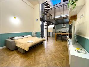 Ένα ή περισσότερα κρεβάτια σε δωμάτιο στο Loft The Palm - Metro M2, Spazioso & Parcheggio