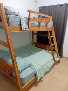 Una cama o camas en una habitación de leisuretravelhome