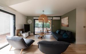 a living room with a couch and a table at Villa Douceur d'Océane in Biscarrosse