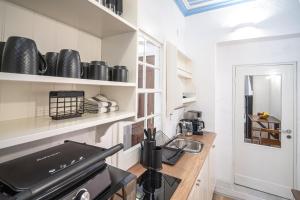 Η κουζίνα ή μικρή κουζίνα στο La Casa di Symi