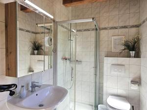 Koupelna v ubytování Hof am Meer "Seestern" + 48 fotografií