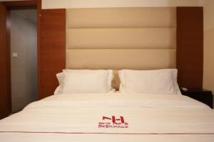 Giường trong phòng chung tại New Home Residence +1 ảnh