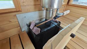 リガにあるDisco Sauna - Portableの小さな家のストーブの俯瞰図