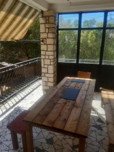 a wooden table in a room with windows at 1er etage d'une maison in Sorgues