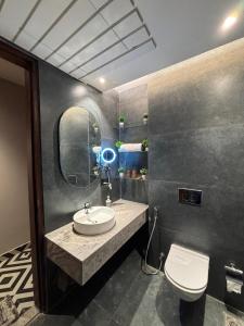 Ένα μπάνιο στο Vaelora Stay Luxury Studio-Galaxy Blue Sapphire Plaza