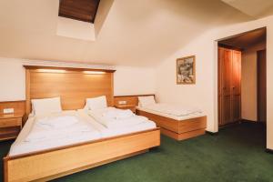 Hotel Martini Kaprun - including summercard & breakfast客房内的一张或多张床位