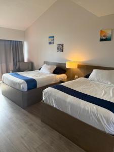 Postel nebo postele na pokoji v ubytování Sand Pebbles Inn