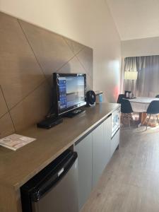 TV a/nebo společenská místnost v ubytování Sand Pebbles Inn
