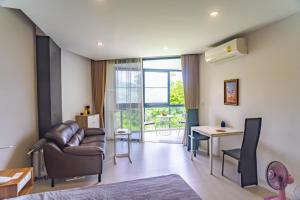 Χώρος καθιστικού στο Escape Condominium Mea Pim Beach Rayong
