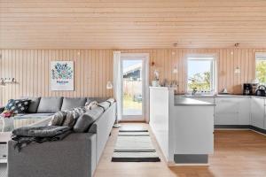 a living room with a couch and a kitchen at 1060-Stege-Ulvshalevej-213 in Stege
