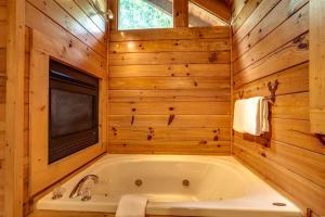 Ένα μπάνιο στο Absolutely Perfect Cabin by Staycating +29 φωτογραφίες