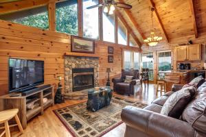 Μια τηλεόραση ή/και κέντρο ψυχαγωγίας στο Absolutely Perfect Cabin by Staycating