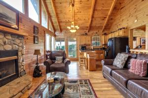 Χώρος καθιστικού στο Absolutely Perfect Cabin by Staycating
