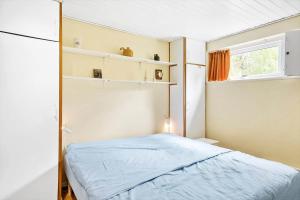 Una cama o camas en una habitación de 1037-Stege-Kristtjornvej-23