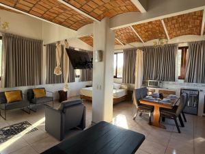 a living room with a couch and a table at Departamento paraíso in Lo de Marcos
