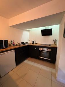 Kuchyň nebo kuchyňský kout v ubytování T2 élégant au cœur de Cordes