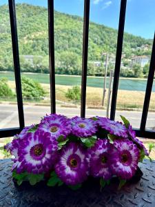 a bouquet of purple flowers sitting in a window at Studio Palma in Zvornik